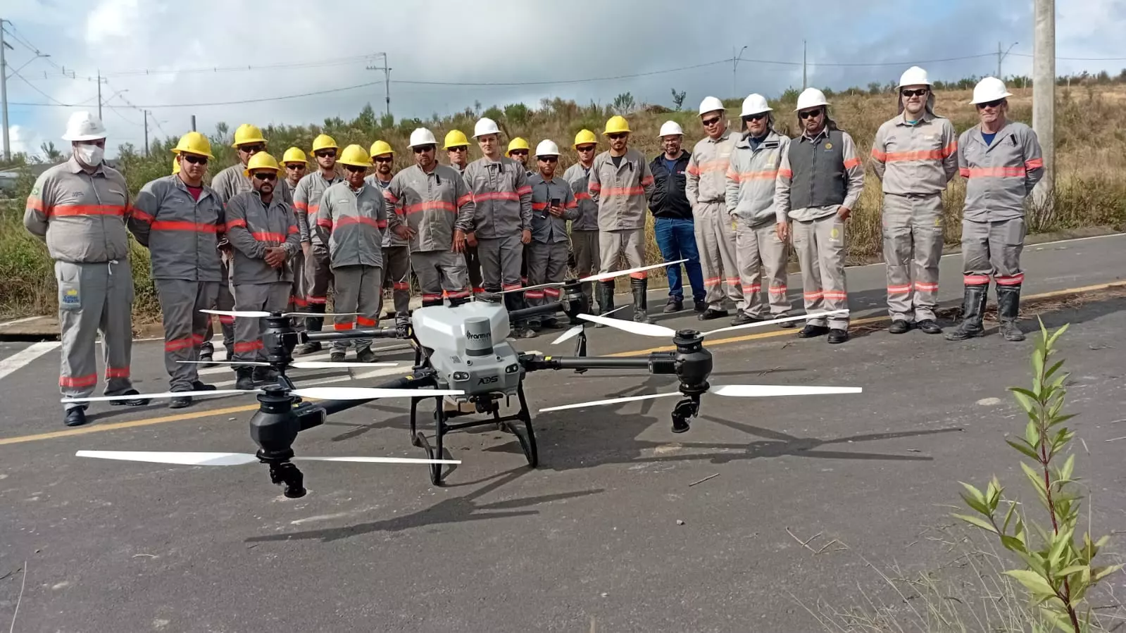 Celesc instala interligação elétrica entre Rio Negro e Mafra com uso de drone